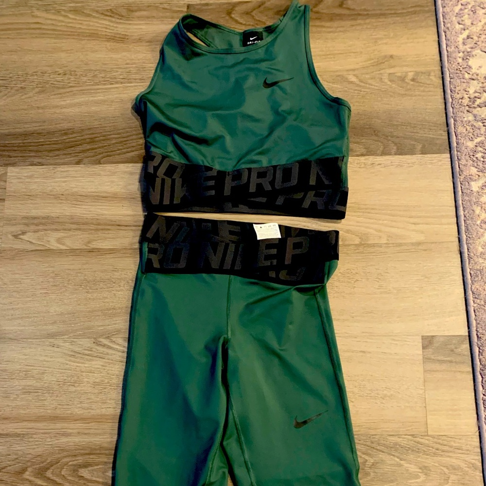 Nike pro 2 pc